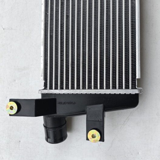Hot Sale Car Parts Auto Cooling System Engine Inter Cooler for Mitsubishi MN135001